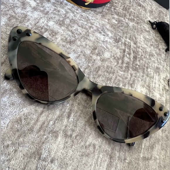 MIU MIU SUNGLASSES IN GREAT CONDITION AND EXCELLENT PRICE - Picture 2 of 8